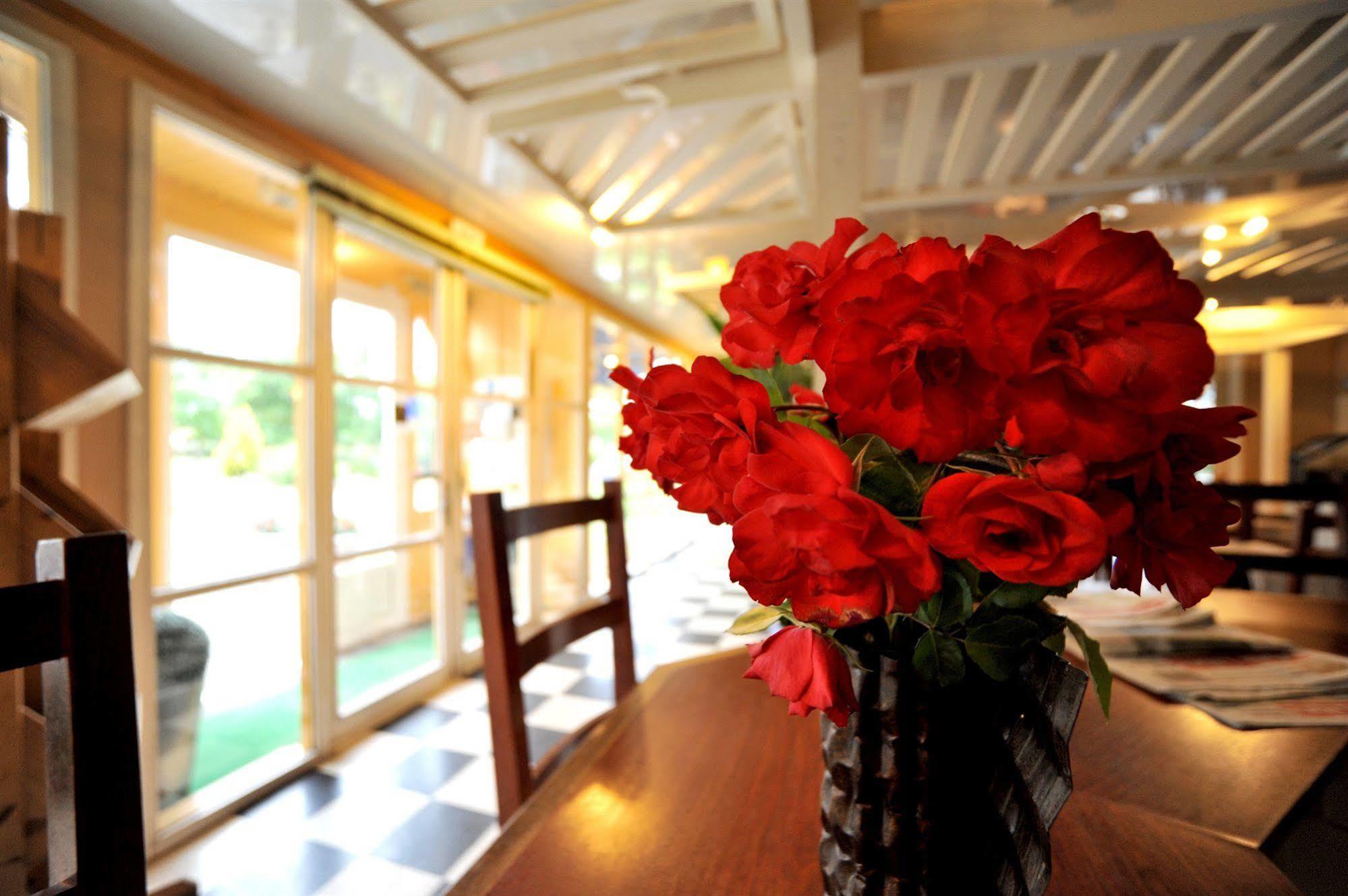 Hotel 4 Saisons Onet-le-Chateau Екстер'єр фото