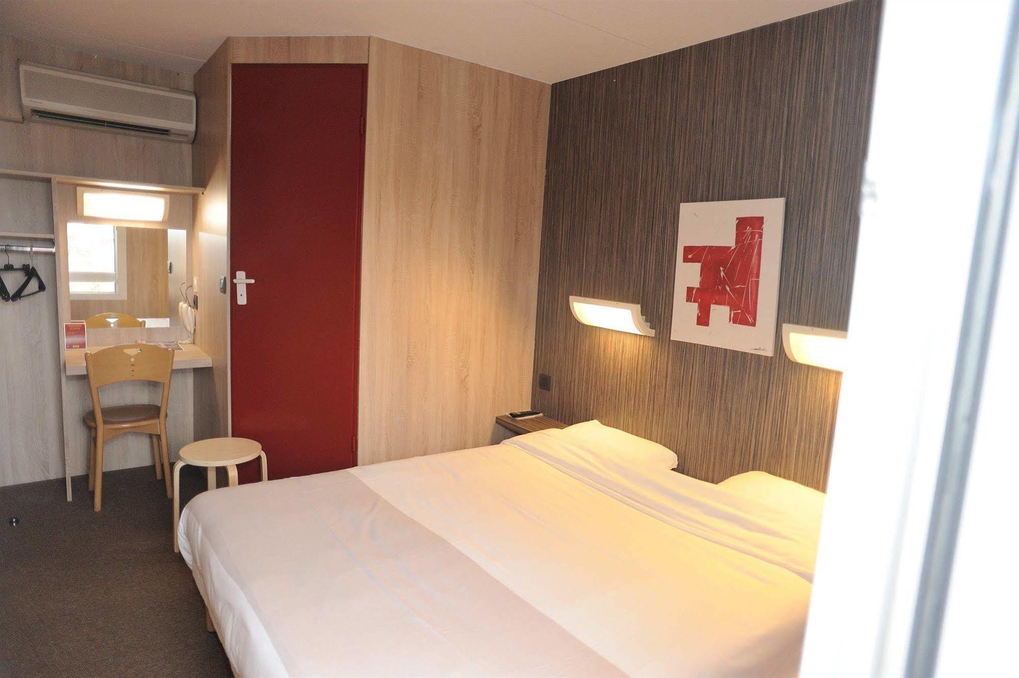 Hotel 4 Saisons Onet-le-Chateau Екстер'єр фото