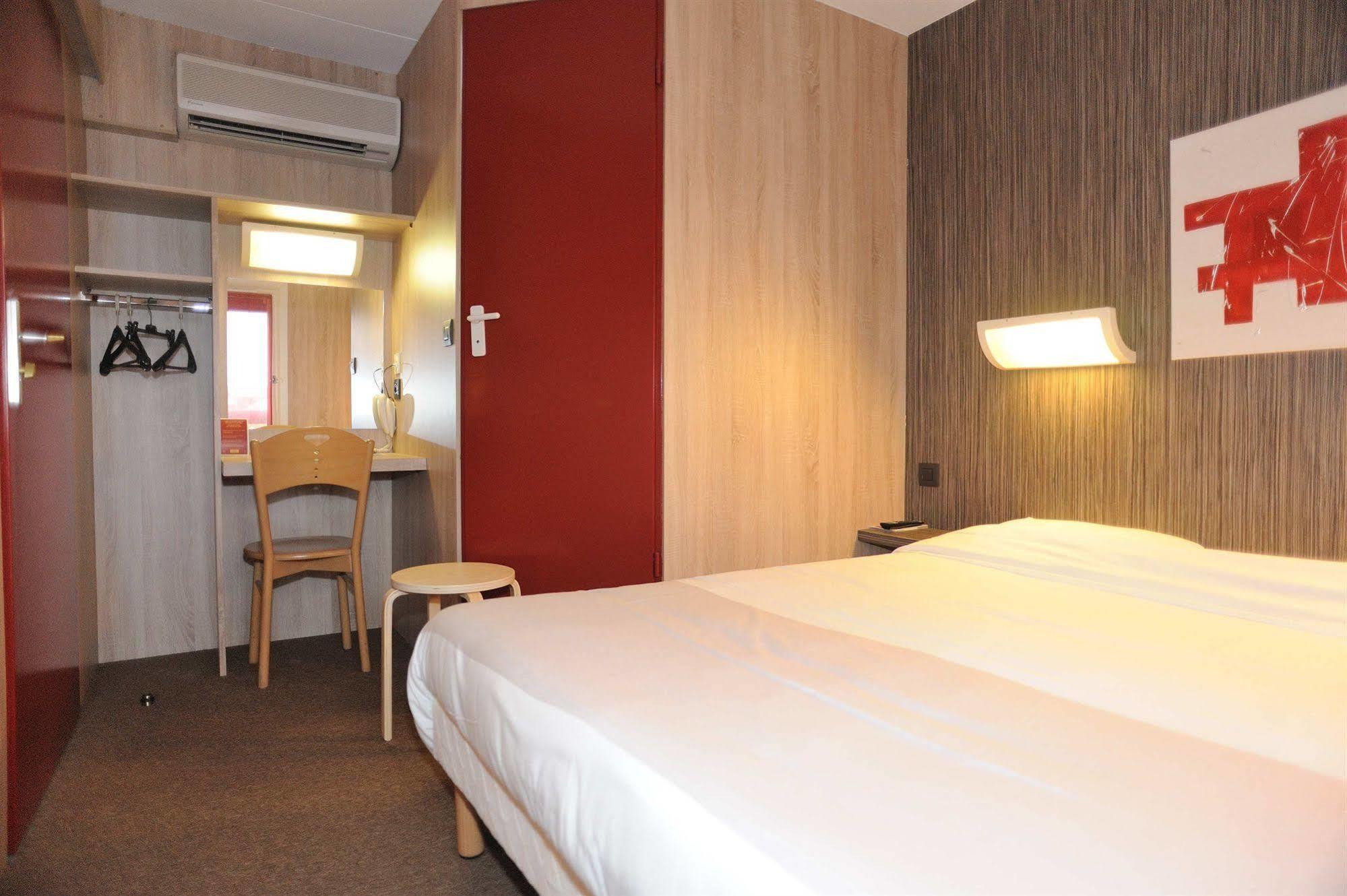 Hotel 4 Saisons Onet-le-Chateau Екстер'єр фото